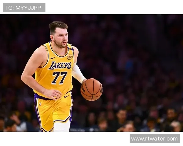 太阳vs独行侠：布克三分8中5轰35分，东契奇空砍40分难掩独行侠防守漏洞